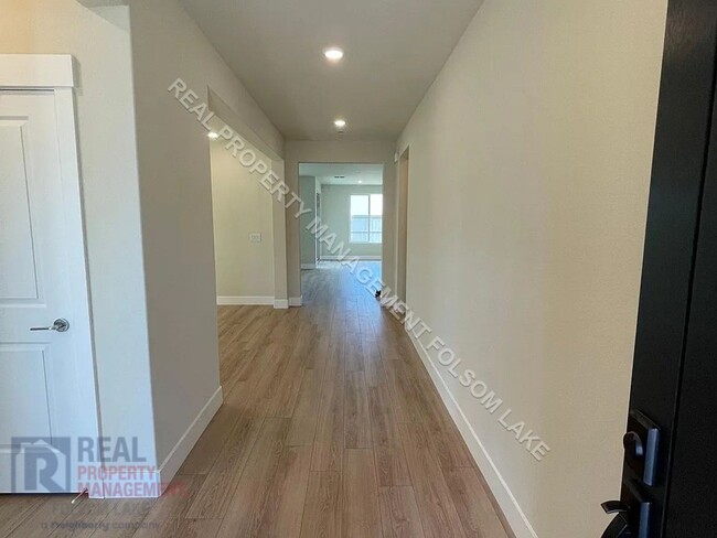 Foto del edificio - Available Now! 5 Bedroom 4.5 Bath at Russe...