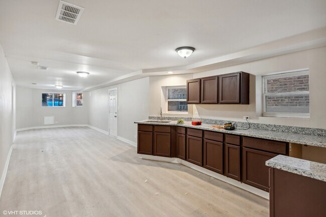 Building Photo - 1510 S Drake Ave