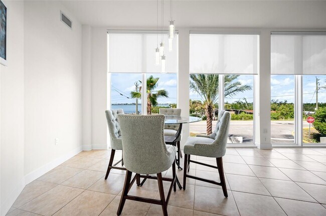 Foto del edificio - 1375 Beach Rd