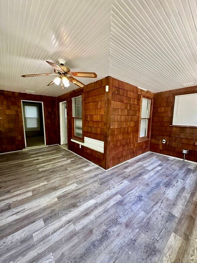 Building Photo - 1216 Briar Rd
