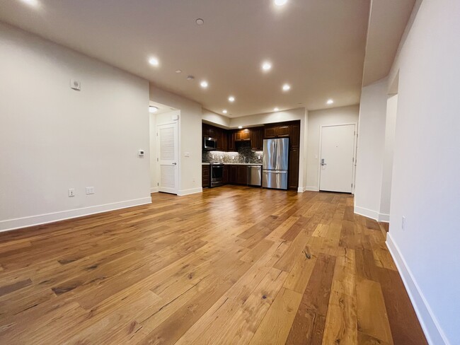 Foto del edificio - 627 Deep Valley Dr