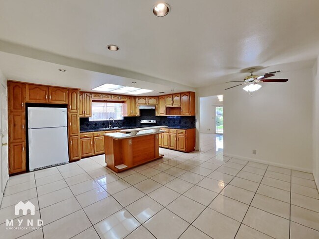 Foto del edificio - 8055 Wagon Trail Way