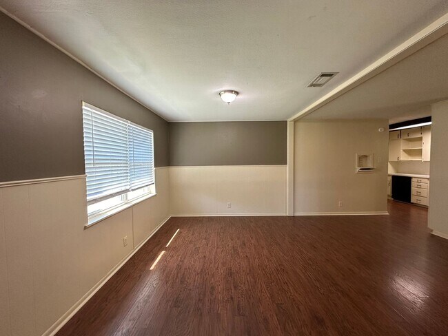Building Photo - Charming 3 Bedroom in South Tyler!