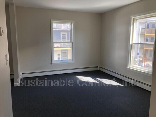 Foto del edificio - 2 Norman Ave