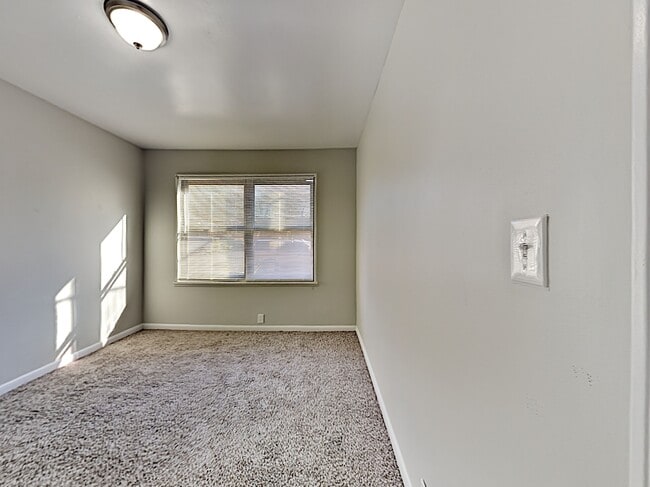 Building Photo - Maple Valley Apartments