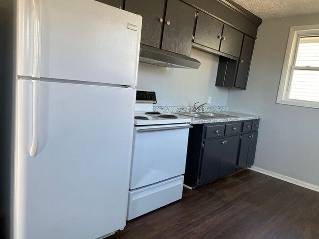 Building Photo - 2 Bed / 1 Bath Apartment on 2nd Ave - Walk Downtown!