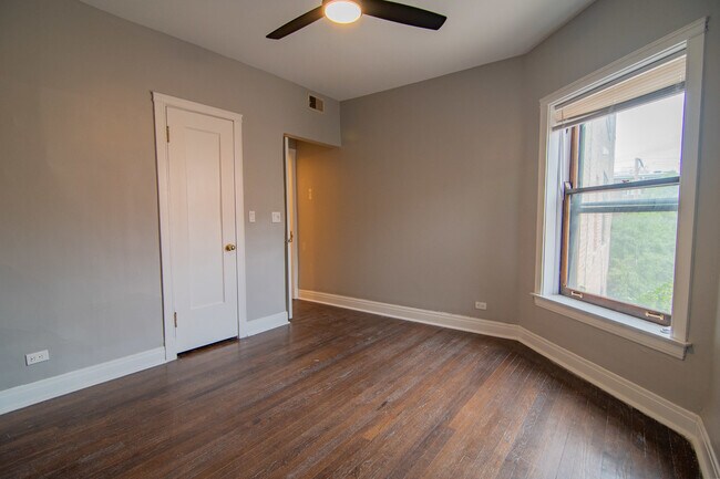 Foto del edificio - 844 W Lakeside Pl