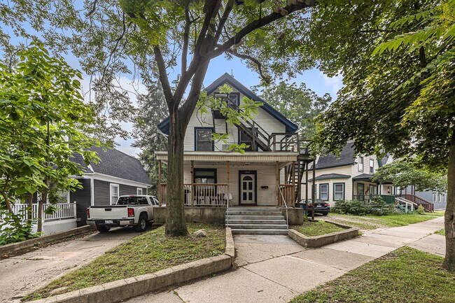 Building Photo - 1207 Prospect-