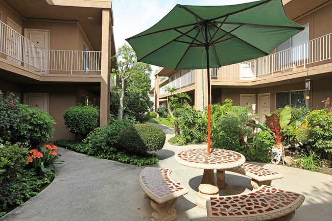 Patio - Trade Winds Apartments