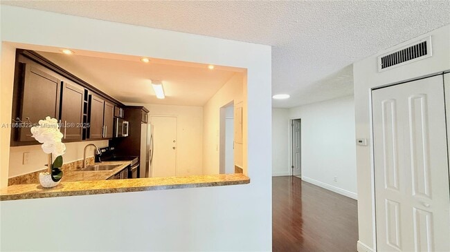 Foto del edificio - 1465 NE 123rd St