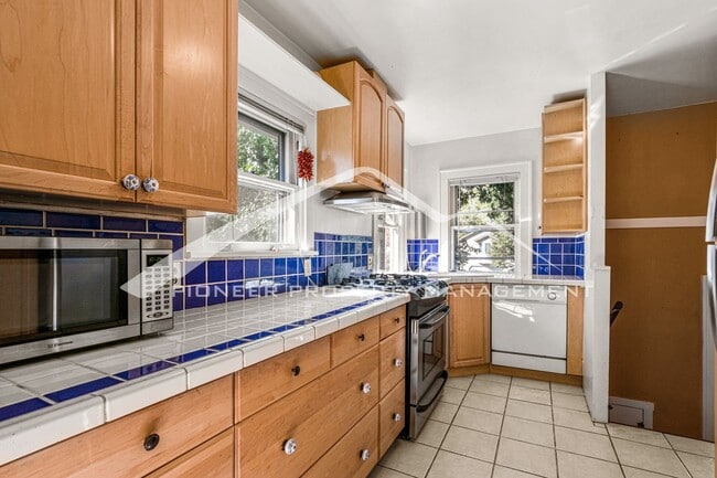 Building Photo - Spacious Home near Washington Park with AC!