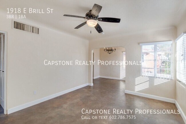 Building Photo - Fully-restored early-Phoenix bungalow has ...