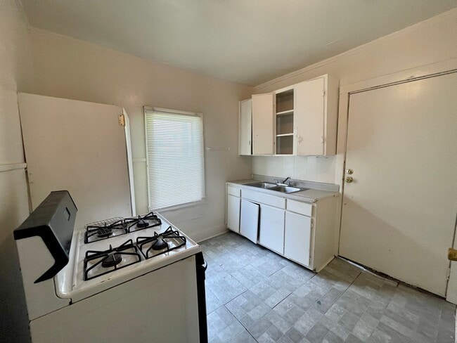 Building Photo - 840 Peach Ave