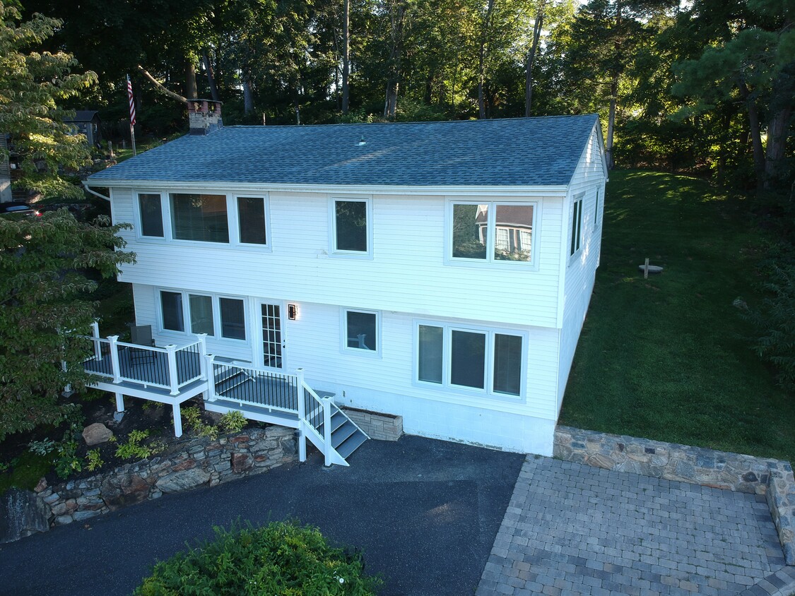 Primary Photo - 9 Longview Dr