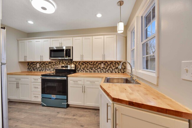 Building Photo - 2929 Meadowbrook Blvd