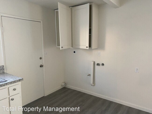 Building Photo - 2 br, 1 bath House - 207 E. Sequoia Ave.