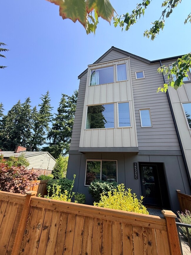 Building Photo - 18526 Densmore Ave N
