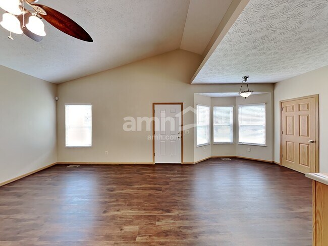 Foto del edificio - 1468 E Quail Run Dr