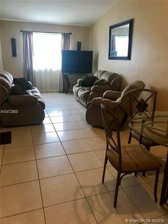 Foto del edificio - 2600 SE 12th Pl
