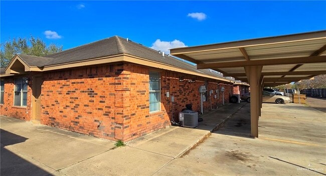 Building Photo - 9 Prosperity Dr