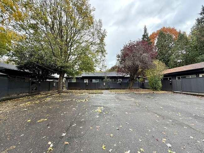 Building Photo - 4624 SE 29th Ave