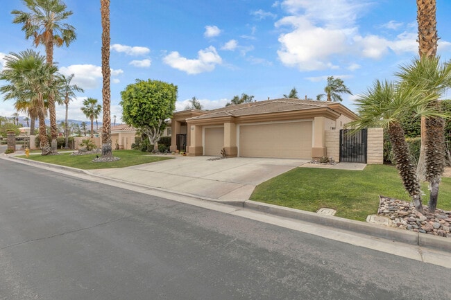 Building Photo - 44397 Mesquite Dr