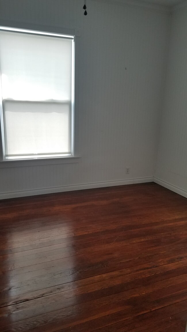 bedroom - 606 S 9th Ave
