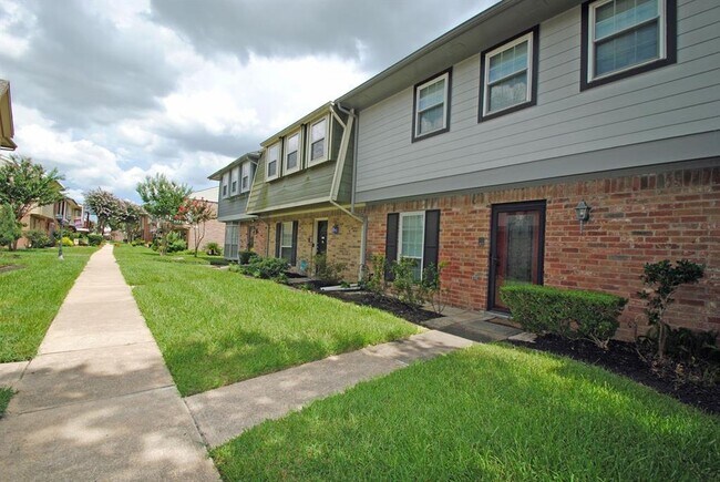 Building Photo - 14690 Perthshire Rd