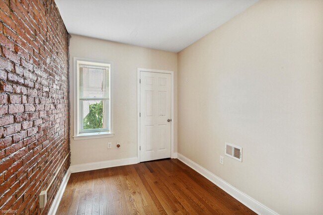 Building Photo - 6 br, 2 bath House - 1623 FONTAIN ST Unit 1