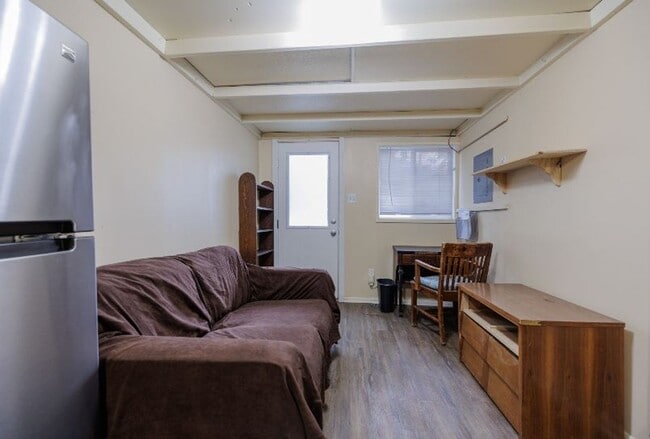 Photo - 914 13th St Apartment