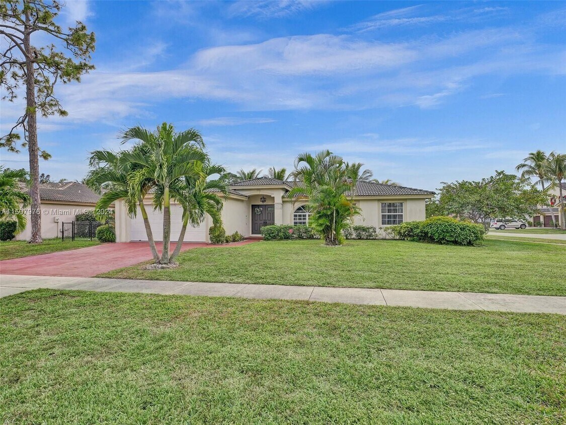 100 Cocoplum Cir, Royal Palm Beach, FL 33411 House Rental in Royal