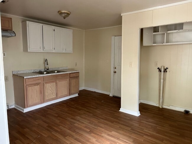 Building Photo - 124 Wilson St