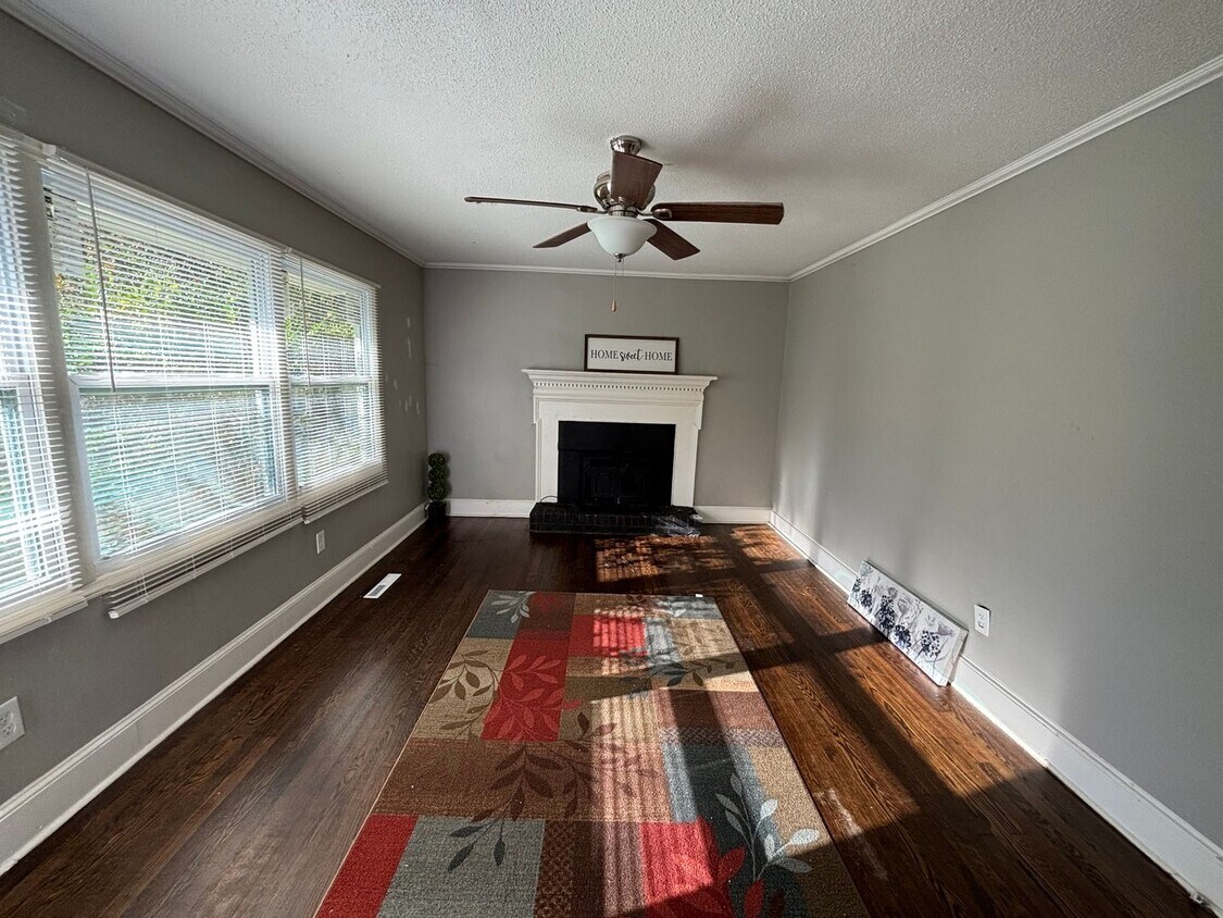 Primary Photo - Coming Soon! 3 bedroom 1 bathroom house !