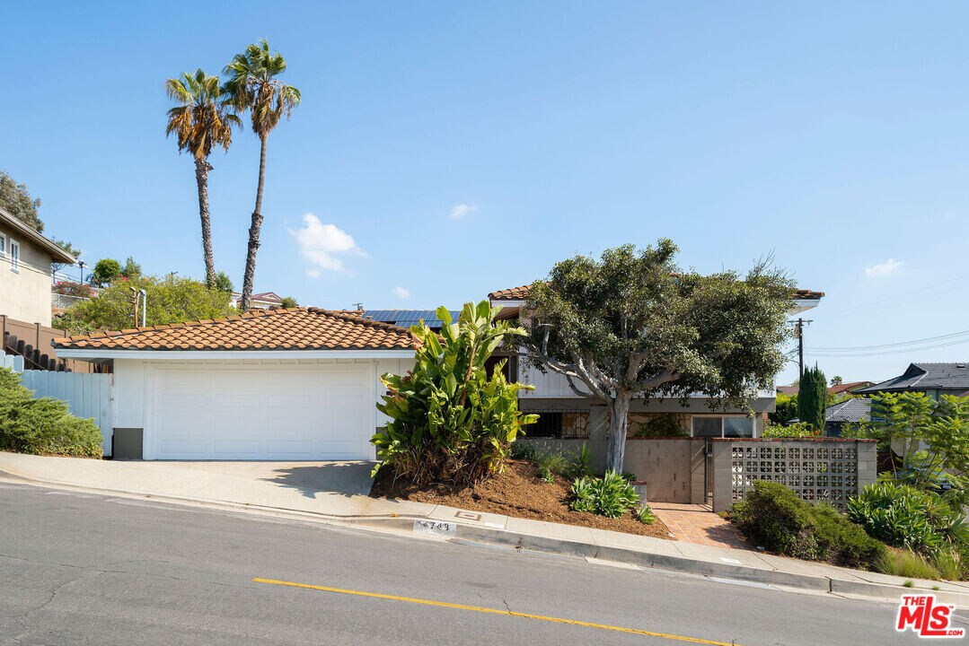 4748 Round Top Dr, Los Angeles, CA 90065 House Rental in Los Angeles