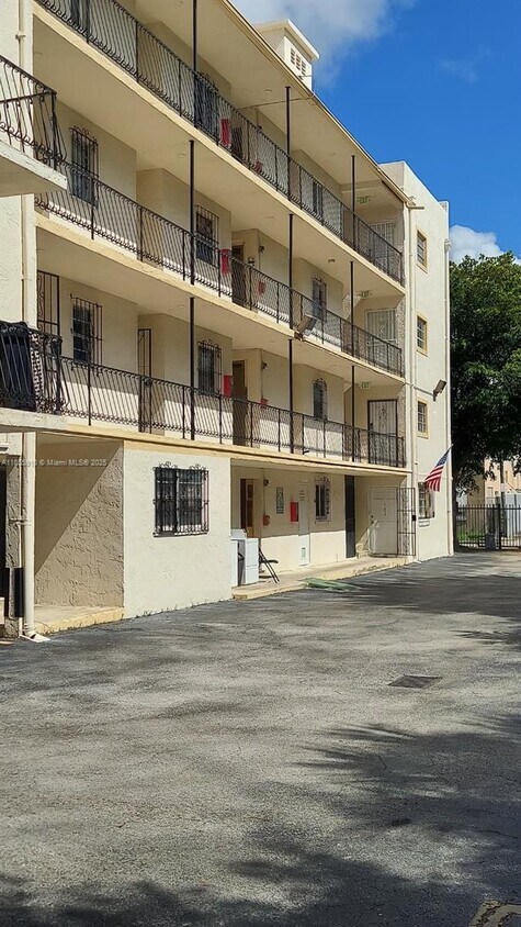 Foto principal - 1478 NW 1st St