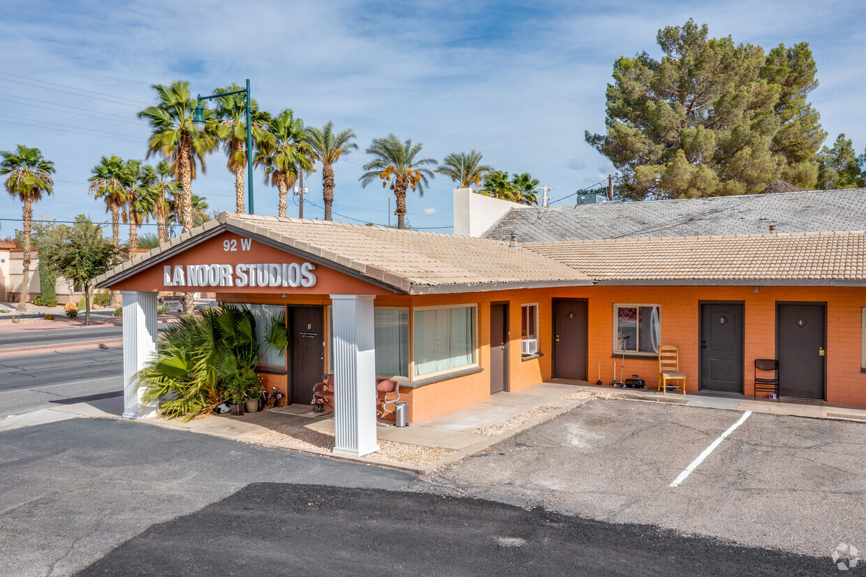 Building Photo - La Noor Studios