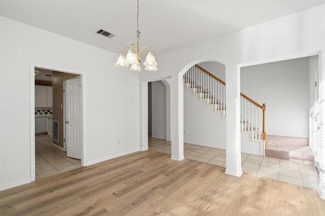 Building Photo - 803 Cashew Ln