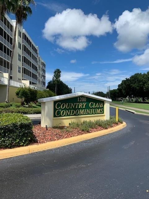 Building Photo - 1200 Country Club Dr