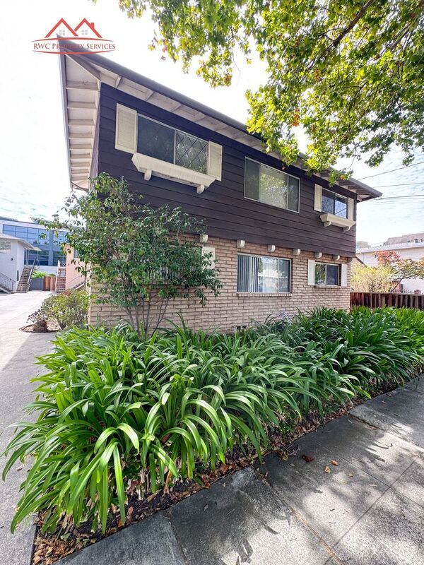Building Photo - 411 College Ave