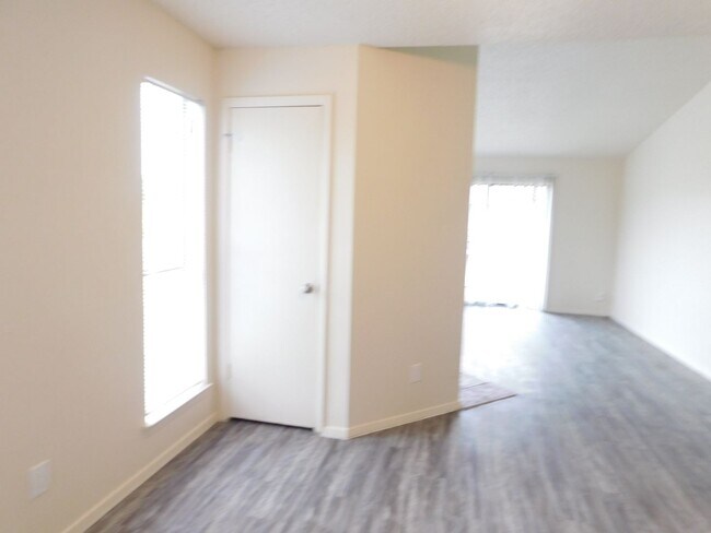 Building Photo - 1910 West Loop