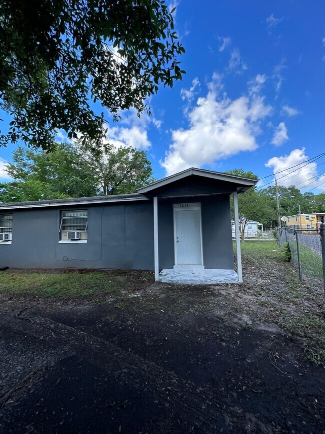 Foto del edificio - 1614 W 3rd St