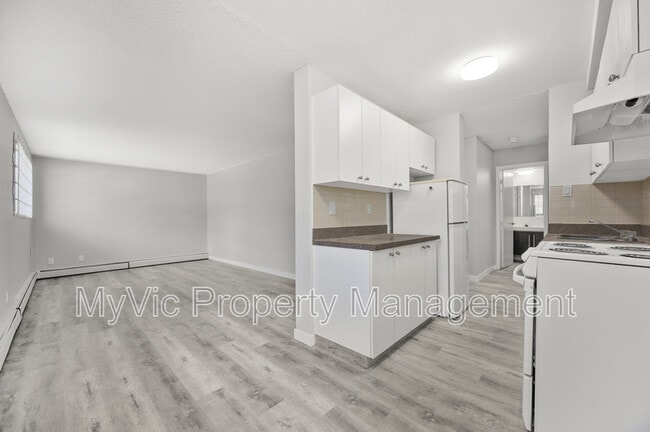 Building Photo - 9740-9782 82 Ave NW