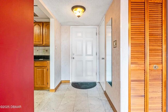 Foto del edificio - 100 Silver Beach Ave