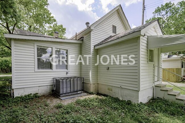 Building Photo - Charming 2 Bedroom in Birmingham!