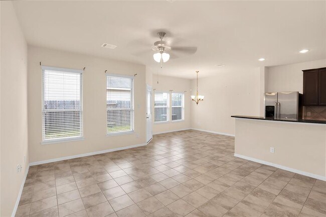 Foto del edificio - 8023 Villa Lago Ln