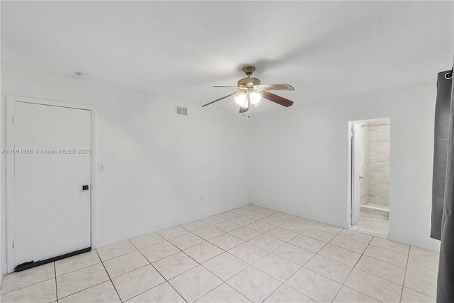 Foto del edificio - 7812 Juniper St