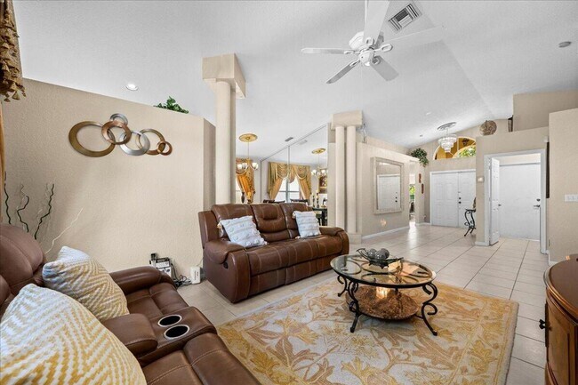 Foto del edificio - 12127 Sunset Point Dr
