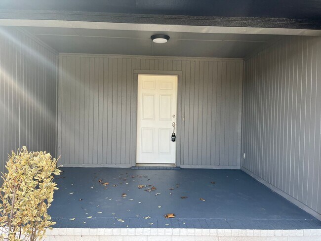 Foto del edificio - Beautiful 3B/2B Newly Remodeled Home Avail...