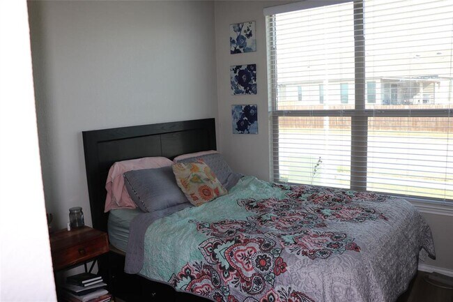 Foto del edificio - 321 Parrot Tulip View