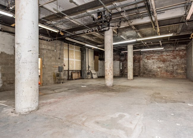 Building Photo - 255 18th St